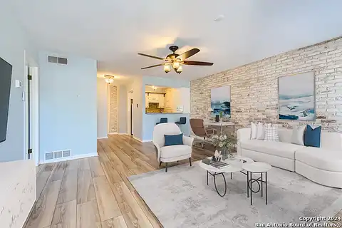 Broadway #203C, San Antonio, TX 78209