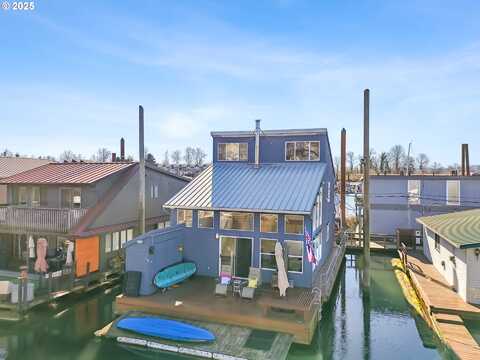 N Tomahawk Island Dr, Portland, OR 97217