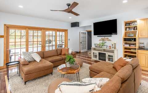 Linn, DELAVAN, WI 53115