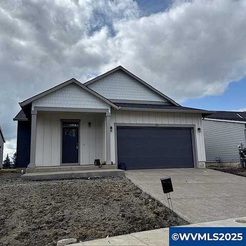 Tigerlily St, Silverton, OR 97381