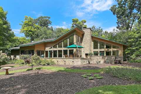 Lake Forest, LAKE GENEVA, WI 53147