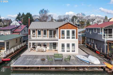 N Tomahawk Island Dr, Portland, OR 97217
