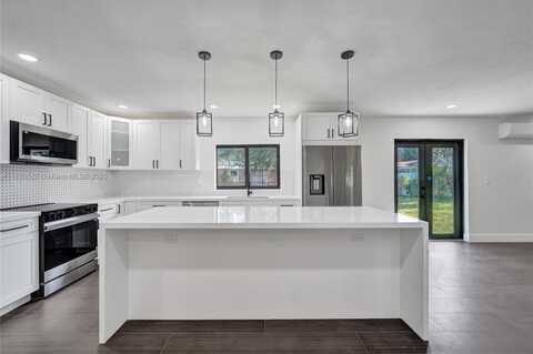 4879 NW 2nd Ct, Plantation, FL 33317