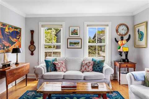 15 Cross Street, Newport, RI 02840
