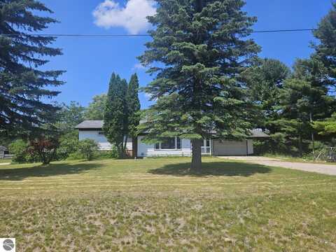 5640 W Houghton Lake Road, Lake City, MI 49651