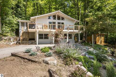 6820 Grindel Strause, Bellaire, MI 49615