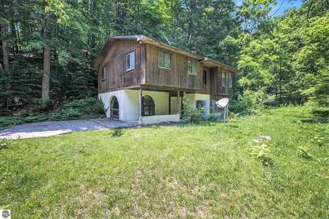 5457 N Manitou Trail, Leland, MI 49654