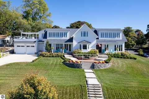 613 E Mitchell Street, Petoskey, MI 49770
