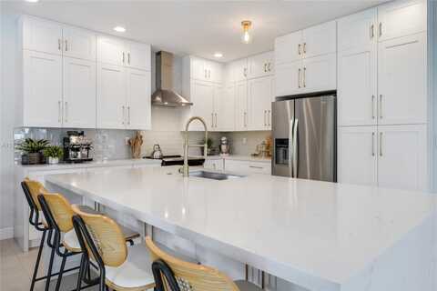 9932 NW 10th St, Miami, FL 33172