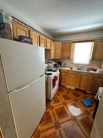 4160 NW 21st St, Lauderhill, FL 33313