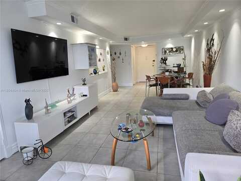 1000 Parkview Dr, Hallandale Beach, FL 33009