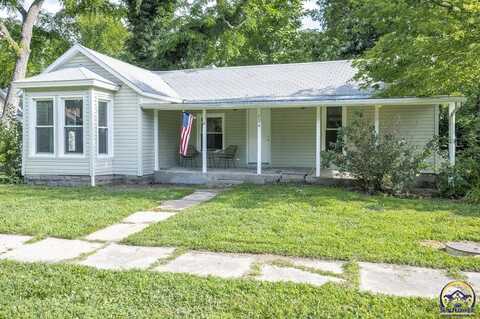 724 Ellinwood ST, Osage City, KS 66523