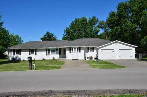 1014 Jarboe ST, Burlington, KS 66839