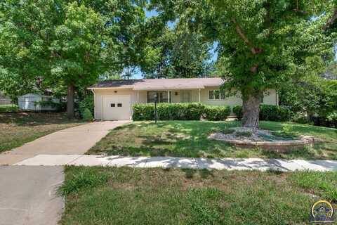 3310 SW 31st St, Topeka, KS 66614