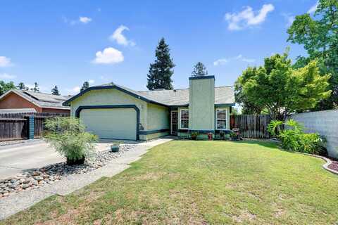 1012 N Steven Avenue, Farmersville, CA 93223
