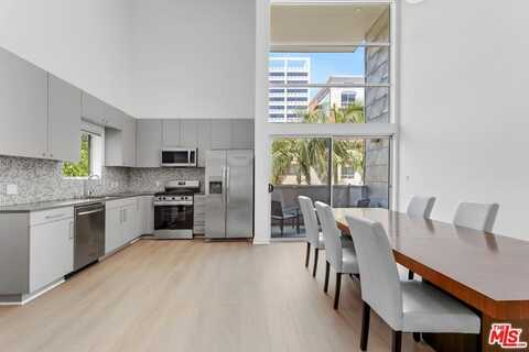 7062 Hawthorn Ave, Los Angeles, CA 90028