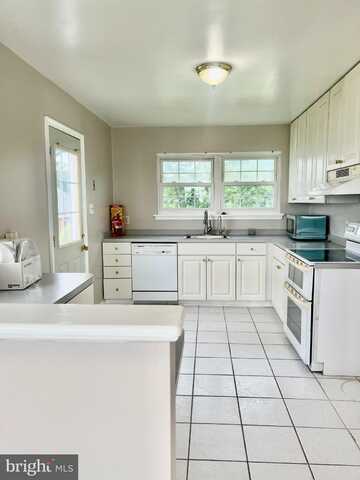 8205 BAYSIDE DRIVE, PASADENA, MD 21122