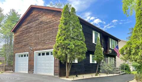 16 Appalachian Dr, Coxsackie, NY 12015