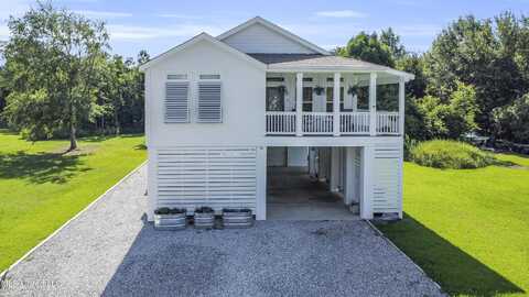 210 Market Street, Waveland, MS 39576