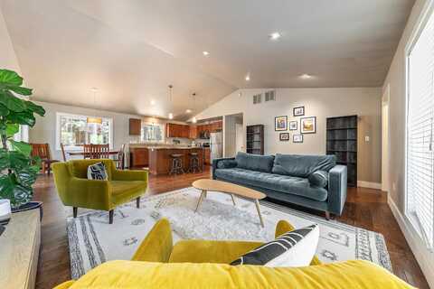 12120 Viking Way, Truckee, CA 96161
