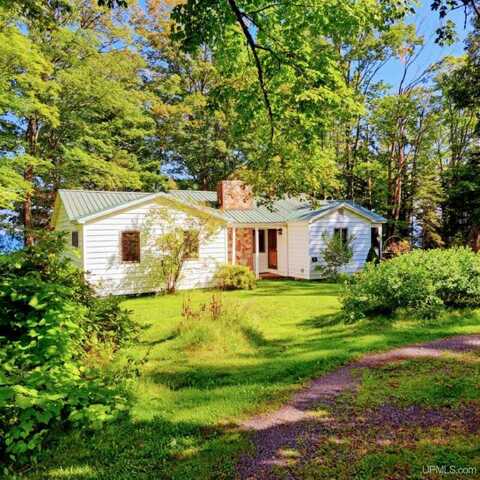 11293 DesRochers, Pelkie, MI 49958