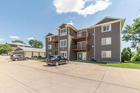 4712 Chadwick Road, Cedar Falls, IA 50613