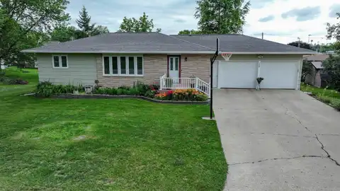 707 9th Ave, Ackley, IA 50601