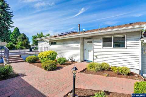 2858 Oakcrest Dr NW, Salem, OR 97304