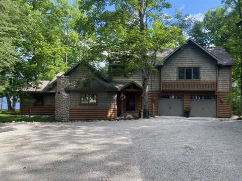 13640 W Shore Drive, Millersburg, MI 49759