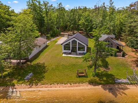 4620 Pinewood Drive, Lewiston, MI 49756