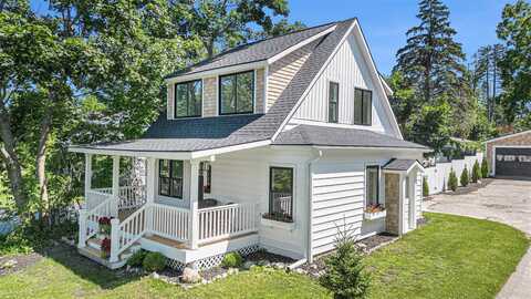 1124 E Mitchell Street, Petoskey, MI 49770