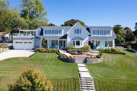613 E Mitchell Street, Petoskey, MI 49770