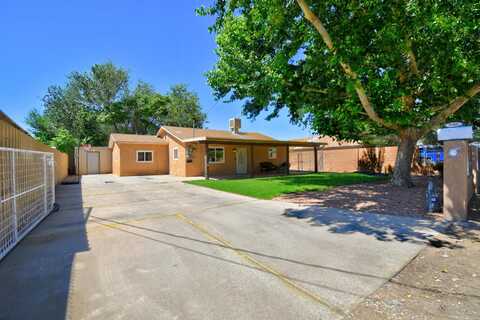 2306 SALVADOR Road SW, Albuquerque, NM 87105