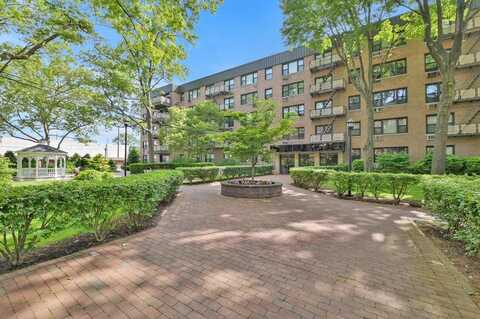 6 Birchwood Court, Mineola, NY 11501