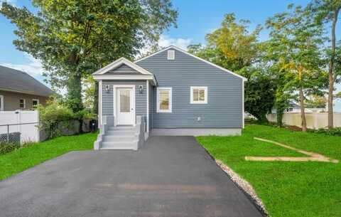 17 Banbury Court, Amityville, NY 11701