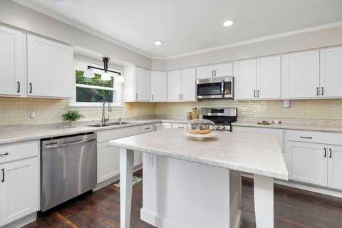 112 LEE ST, STAUNTON, VA 24401