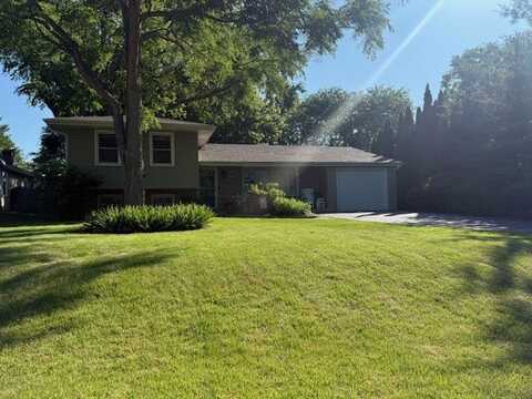 3s221 Sequoia Drive, Glen Ellyn, IL 60137