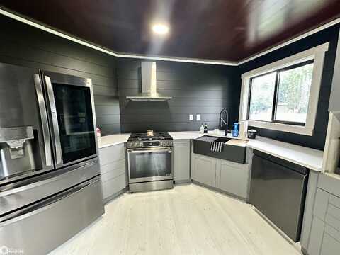 1308 Holiday Lane, Brooklyn, IA 52211