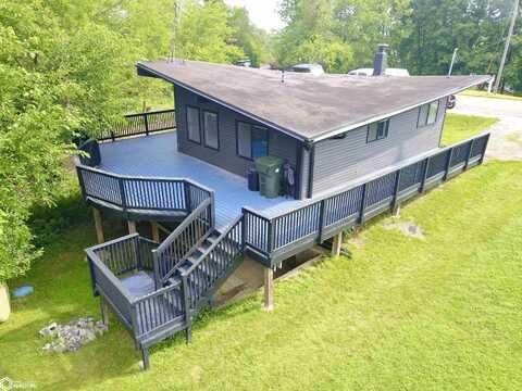 1308 Holiday Lane, Brooklyn, IA 52211