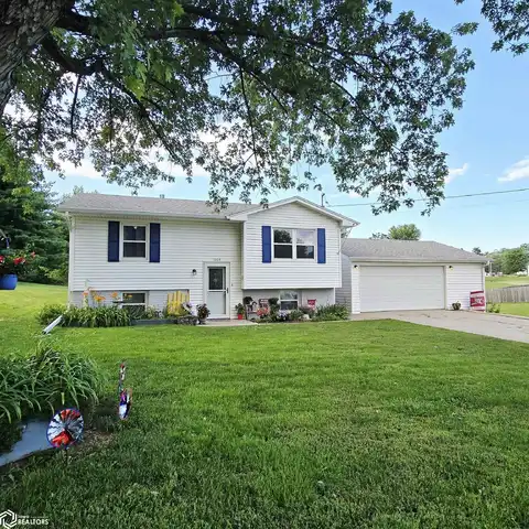 1009 15Th Avenue E, Oskaloosa, IA 52577