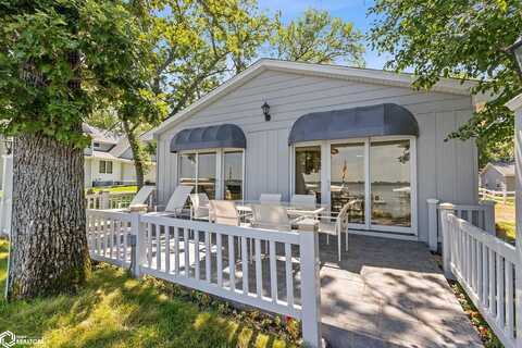 4072 240th Street, Clear Lake, IA 50428