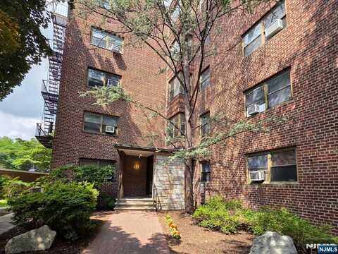 411 Park Place 4D, Fort Lee, NJ 07093