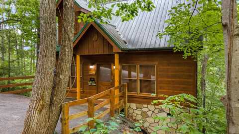 2457 N School House Gap Road, Sevierville, TN 37876