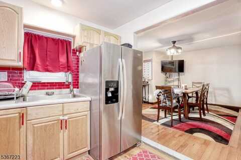 40 Longview Ave, Whippany, NJ 07034