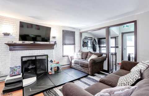 40 Longview Ave, Whippany, NJ 07034