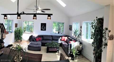 21 Forest St, Montclair, NJ 07042
