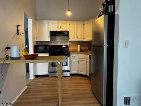 410 Spruce Hills Dr, Glen Gardner, NJ 08826