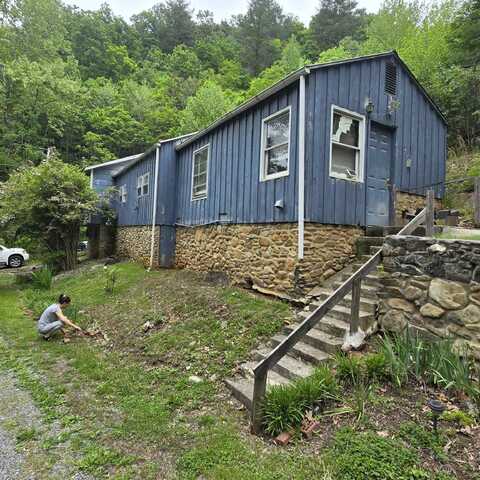 3880 YATES Road, Shawsville, VA 24162