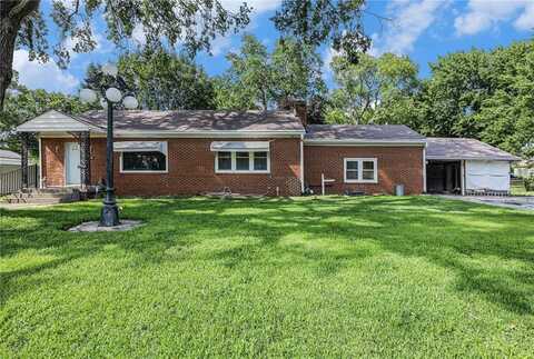 8716 E 74th Street, Kansas City, MO 64133