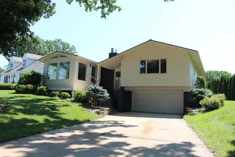 108 Lake Shore Drive, Emmetsburg, IA 50536